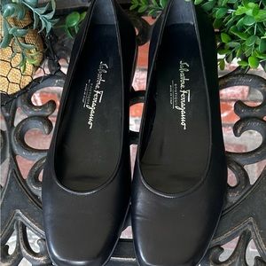 Salvatore Ferragamo Boutique Ballet Flats; Black Leather W/Wedge Heel; Size 10B